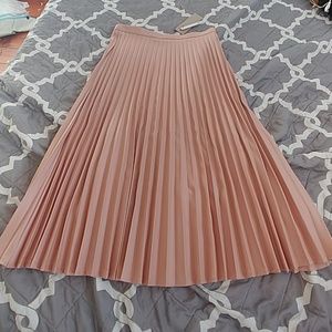 NWT medium blush pleated skirt